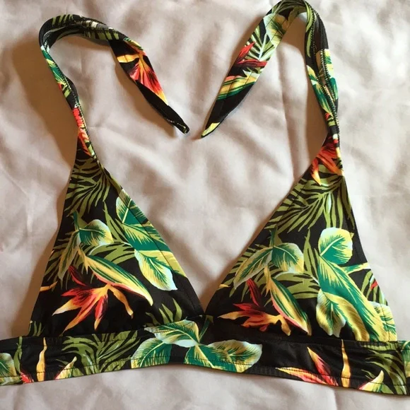 Lovely black and green bikini top by Catalina! - Picture 16 of 16